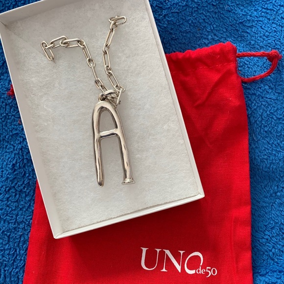 UNO de 50 Jewelry - UNO de 50 Silver Plated “A” necklace